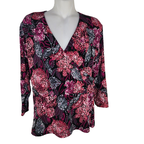 Chicos Womens Top Size 1 Medium Pink Printed Peplum Faux Wrap 3/4 Sleeve Stretch - Picture 1 of 8